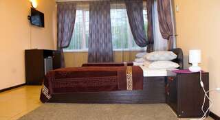 Гостиница Guest House Comfy Краснодар Двухместный номер с 1 кроватью или 2 отдельными кроватями и собственной ванной комнатой-4
