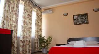 Гостиница Guest House Comfy Краснодар Двухместный номер с 1 кроватью и собственной ванной комнатой-4