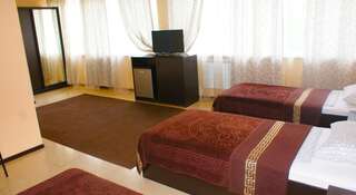 Гостиница Guest House Comfy Краснодар Cемейный номер с отдельной ванной комнатой-1