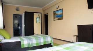 Гостиница Guest House Comfy Краснодар Двухместный номер с 2 отдельными кроватями и собственной ванной комнатой-4