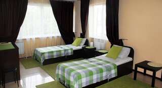 Гостиница Guest House Comfy Краснодар Двухместный номер с 2 отдельными кроватями и собственной ванной комнатой-2
